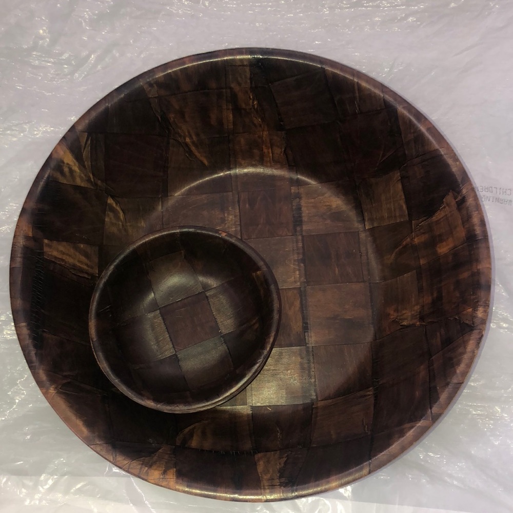 Large wooden bowl with five small bowls. Good condition.